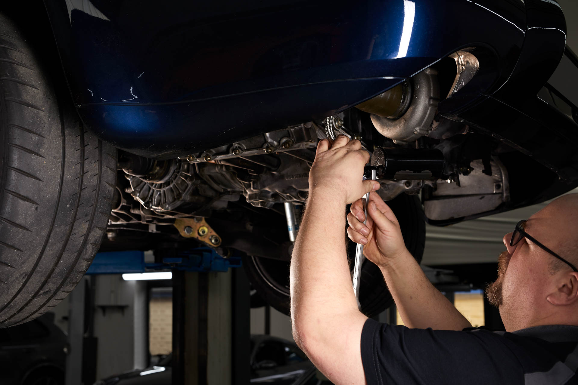 Porsche Motorinstandsetzung Spezialist Nahaufnahme unten