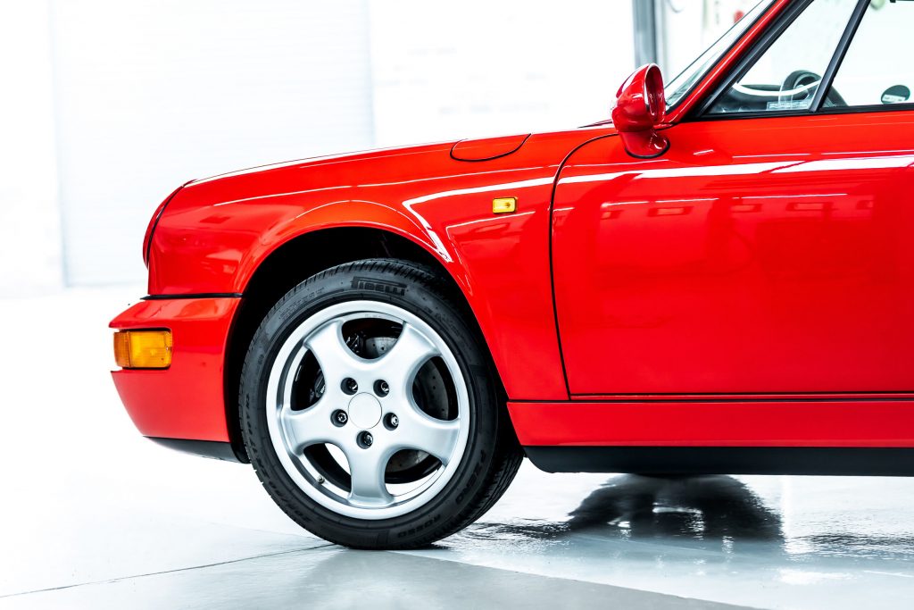 Porsche Targa 964 Carrera 2 rot Ansicht Reifen Felgen