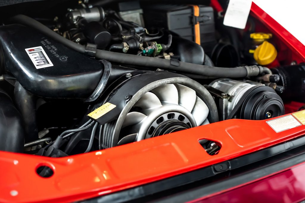 Porsche Targa 964 Carrera 2 rot Motor