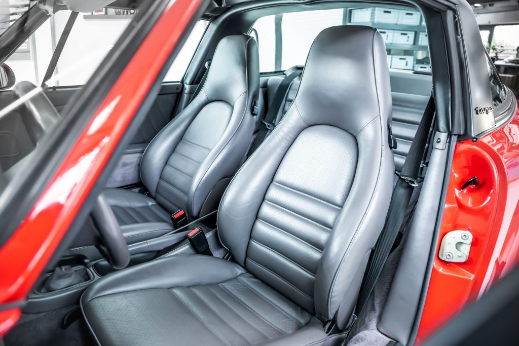 Porsche 964 Targa rot Sitze Innenansicht
