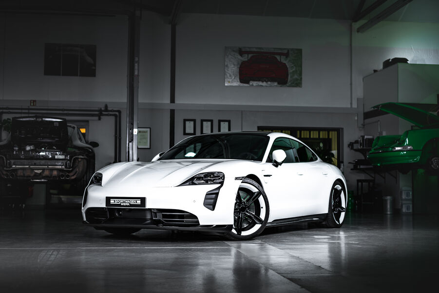 Porsche Elektromobilität Werkstatt – Sportwagen Werk
