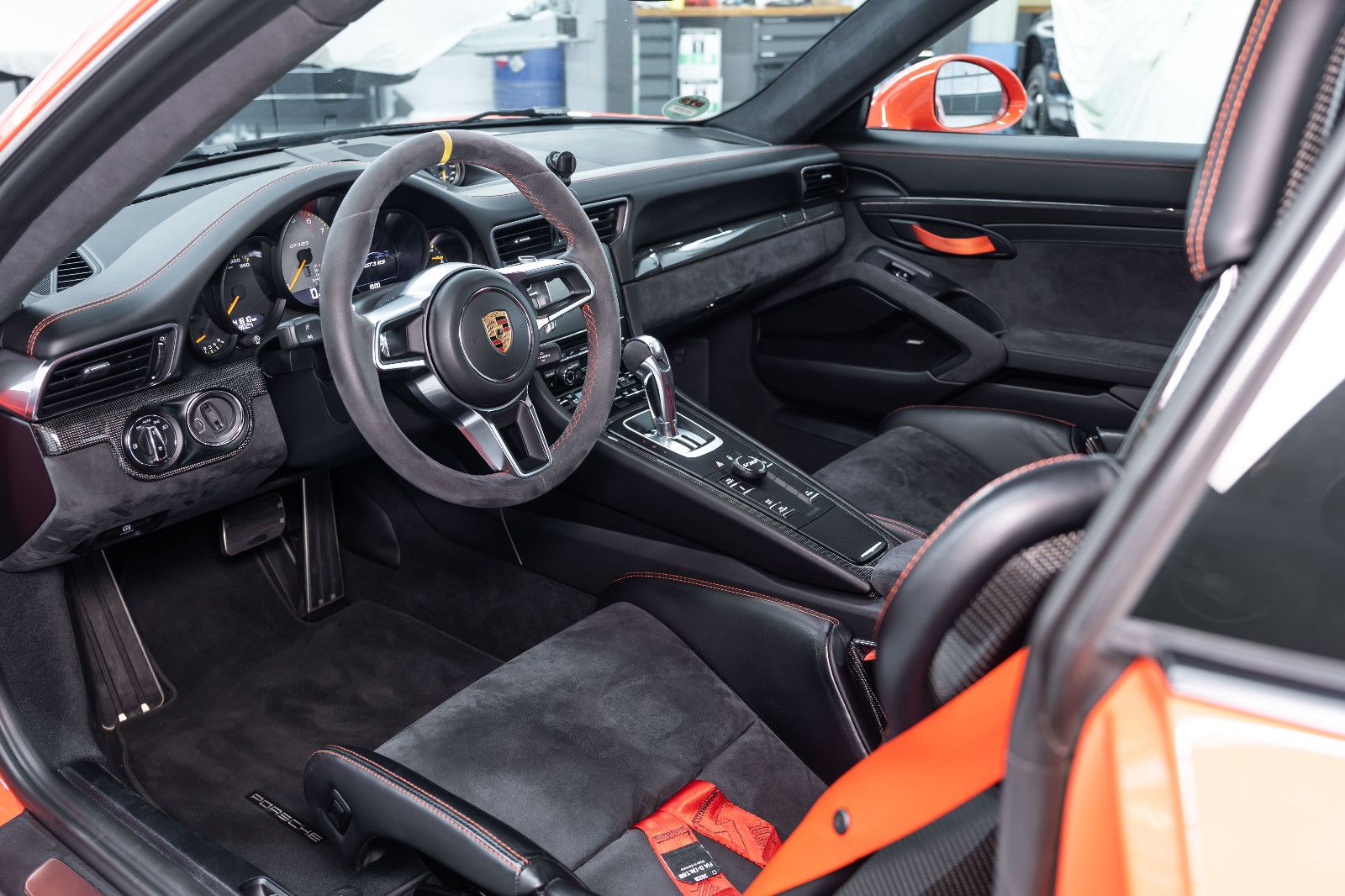 Fahrzeugabbildung Porsche 911 GT3 RS Clubsport I 6-Punkt-Gurte I BRD