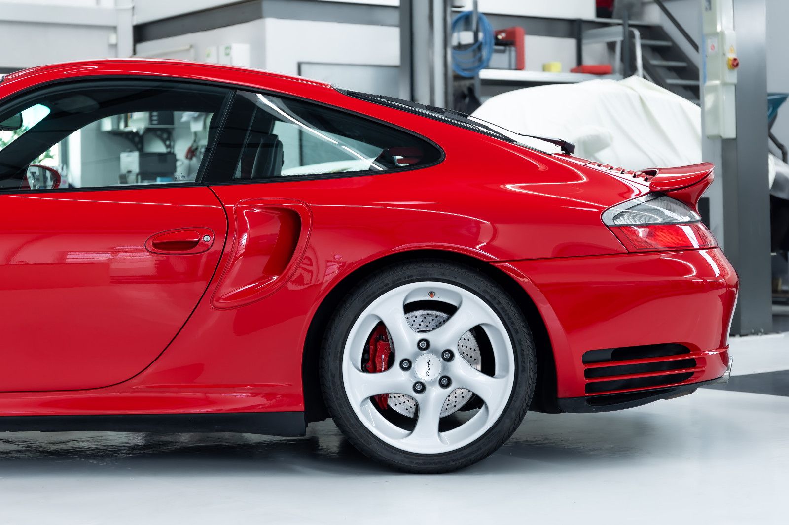 Fahrzeugabbildung Porsche 996 I 911 Turbo I Bose I Schiebedach I 1. Lack