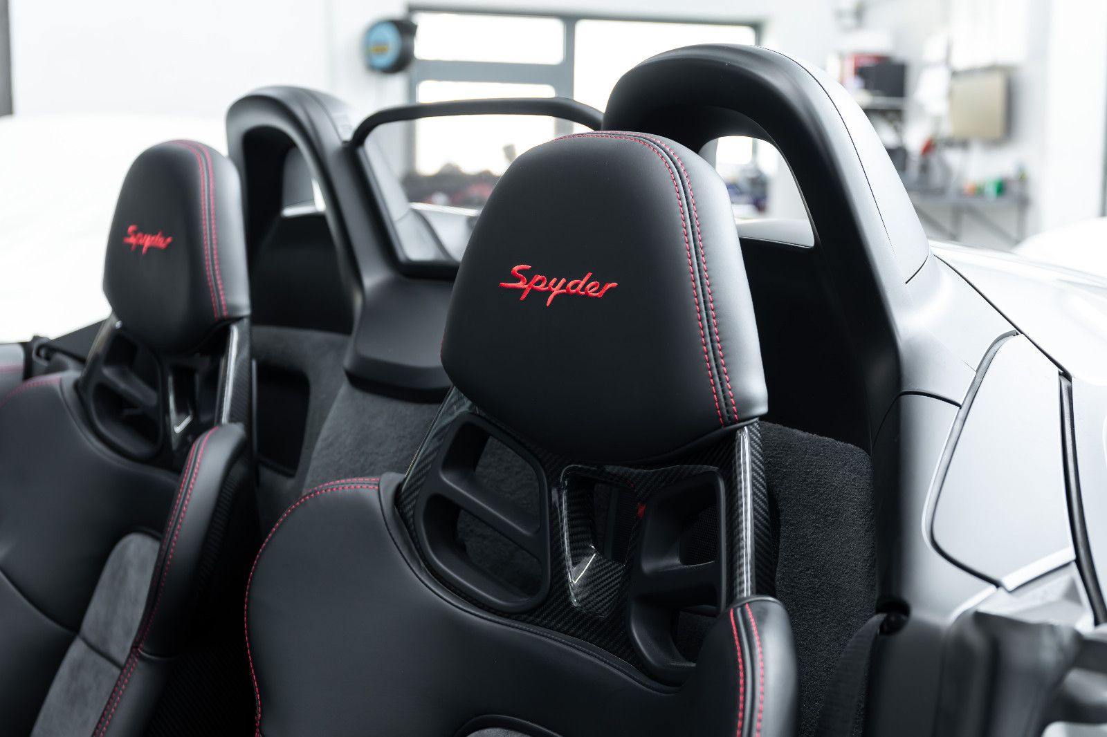 Fahrzeugabbildung Porsche 718 Boxster Spyder I 918 Carbon I Bose I 1. Hand