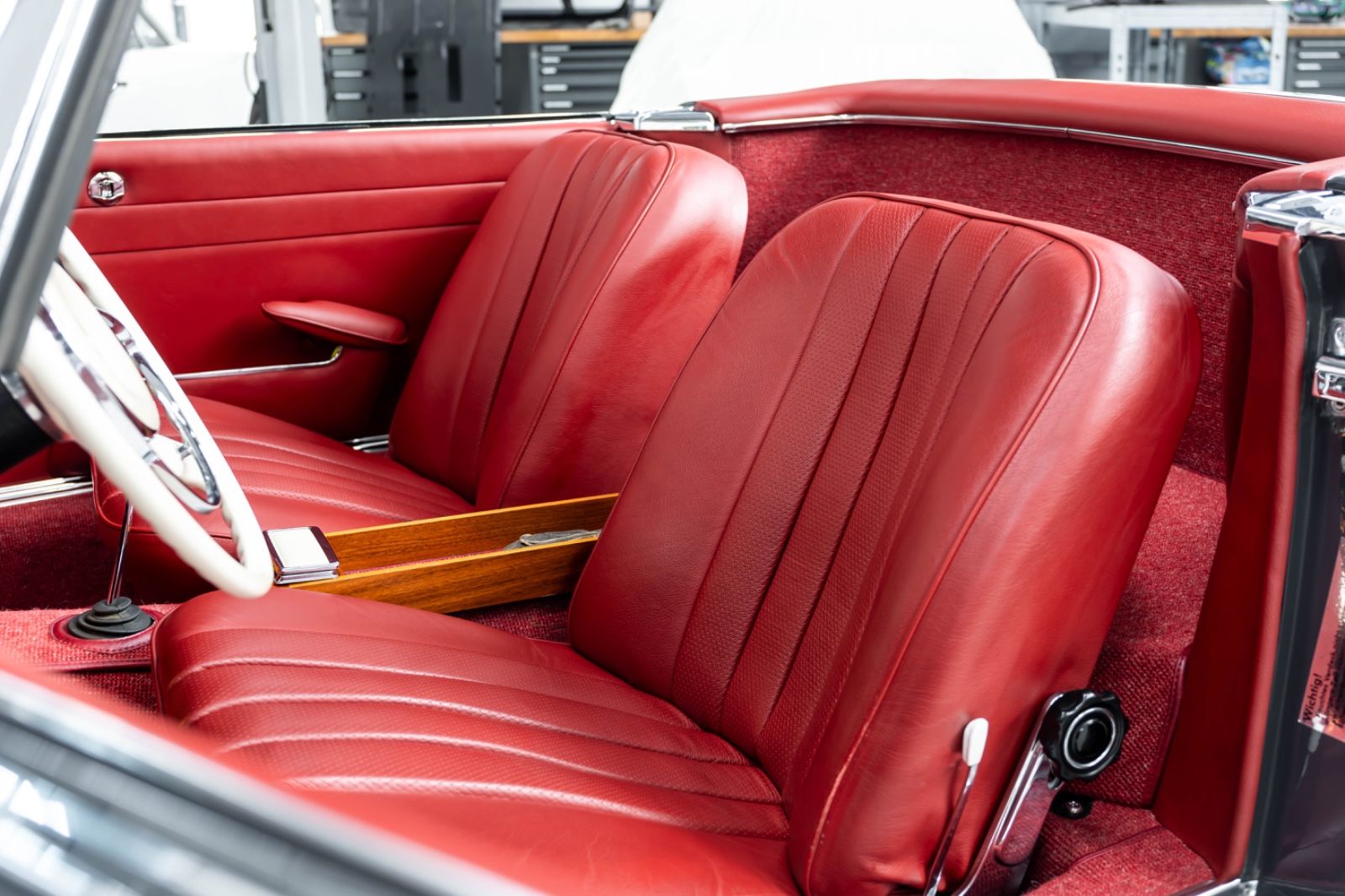 Fahrzeugabbildung Mercedes-Benz 230SL Pagode I Voll Restauriert I Becker Radio