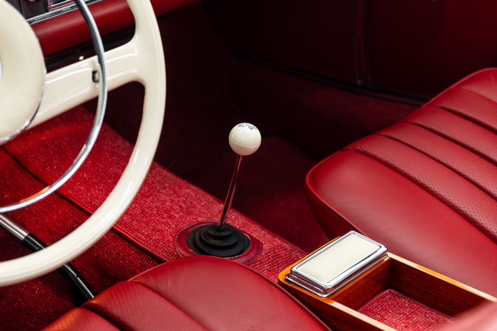 Fahrzeugabbildung Mercedes-Benz 230SL Pagode I Voll Restauriert I Becker Radio