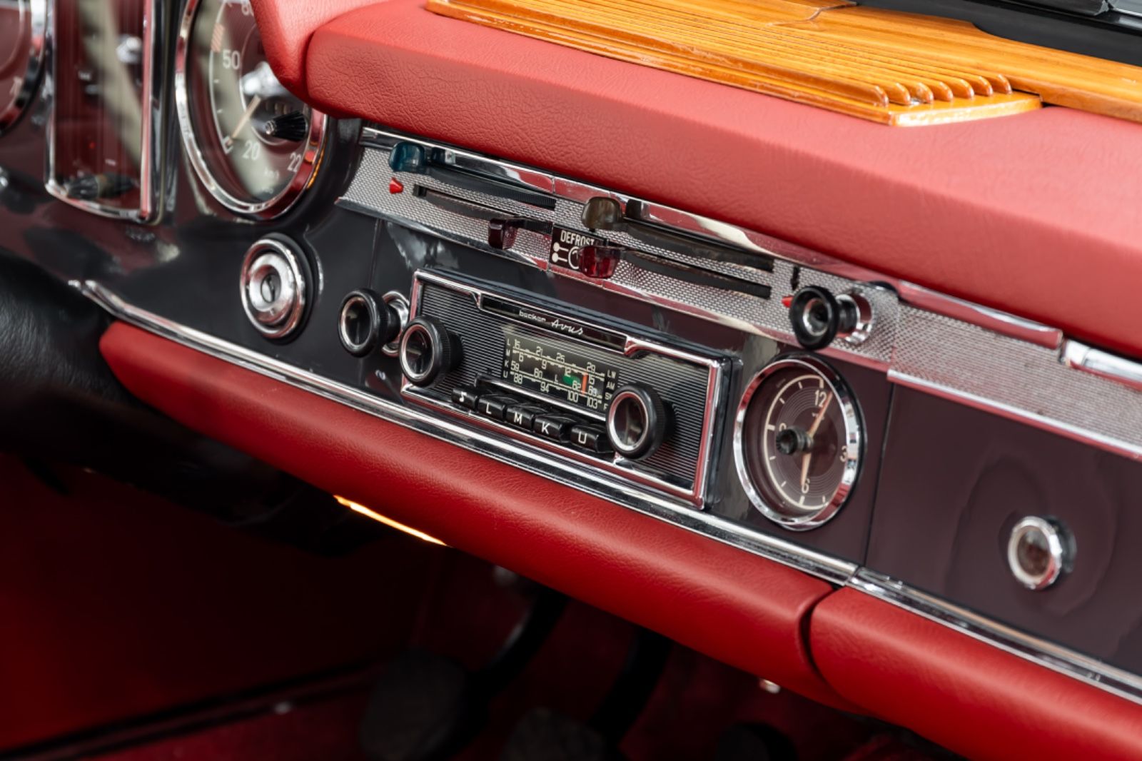 Fahrzeugabbildung Mercedes-Benz 230SL Pagode I Voll Restauriert I Becker Radio