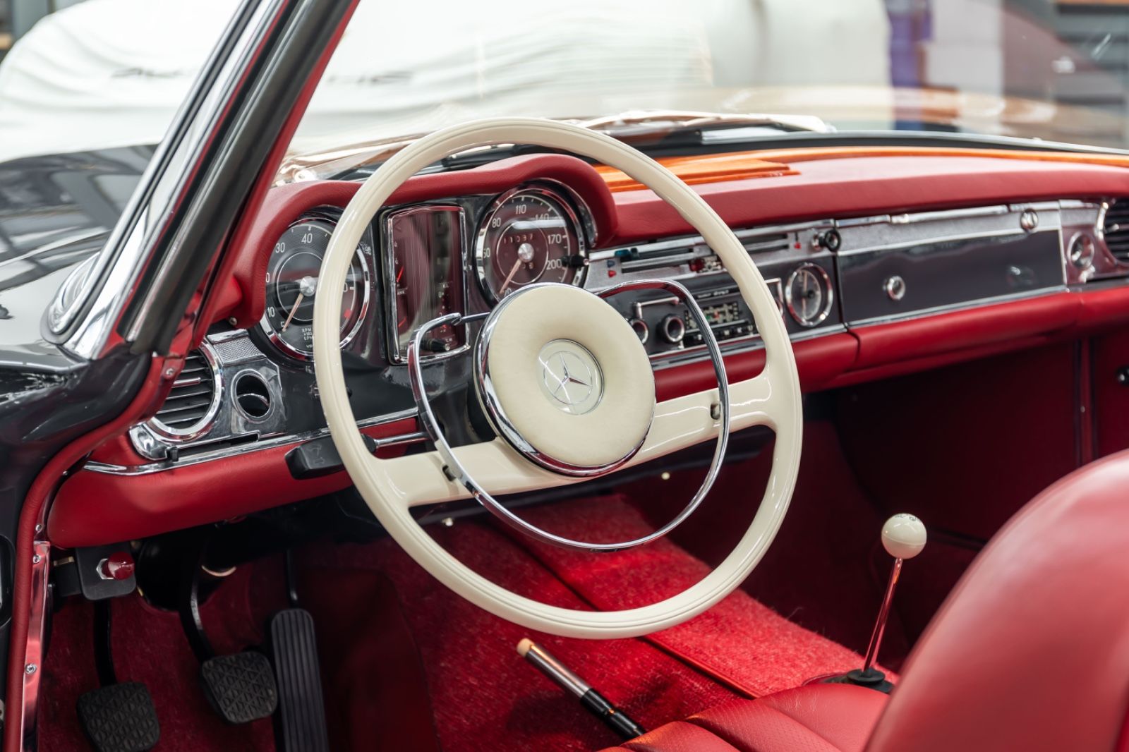 Fahrzeugabbildung Mercedes-Benz 230SL Pagode I Voll Restauriert I Becker Radio