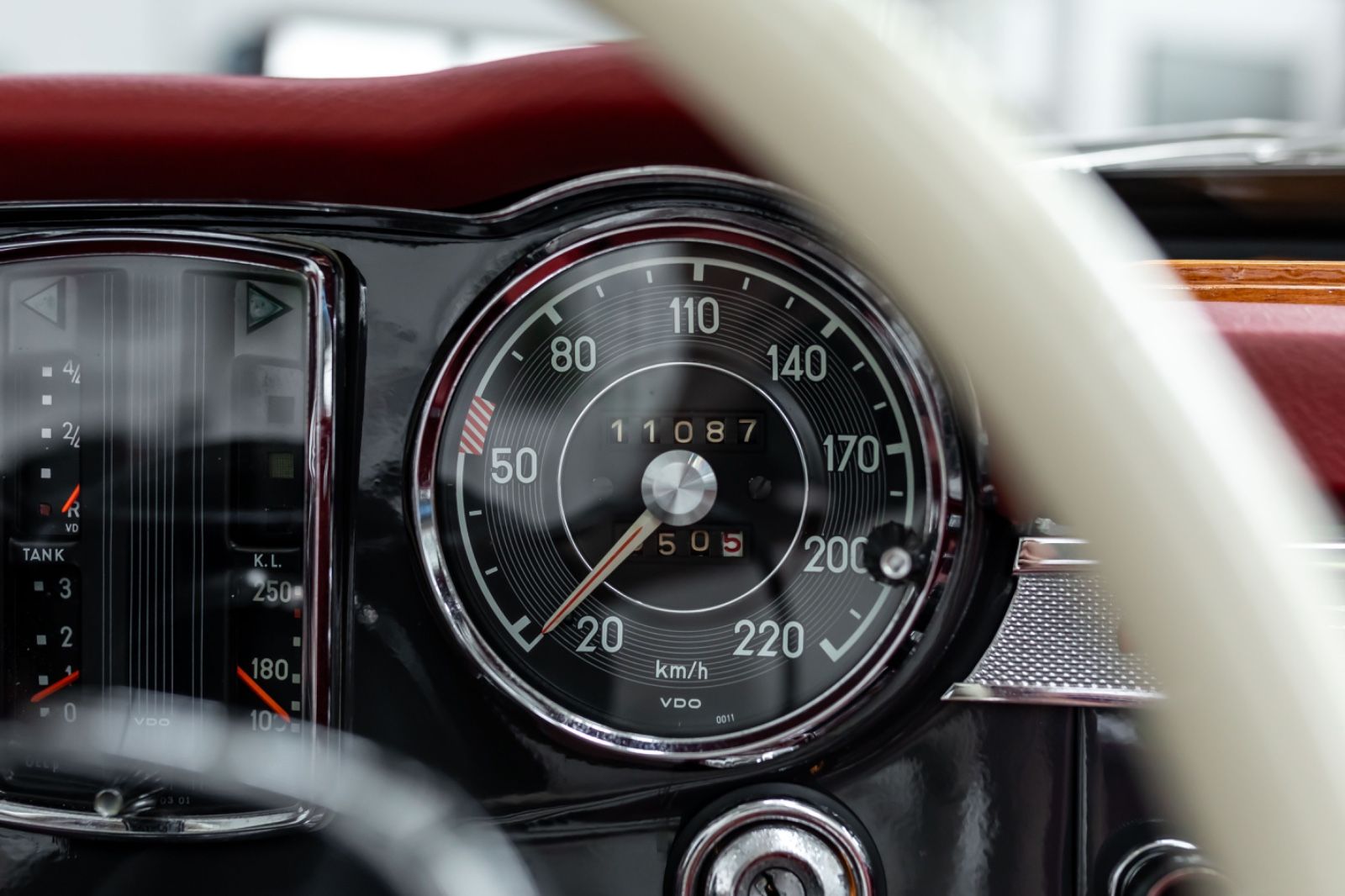 Fahrzeugabbildung Mercedes-Benz 230SL Pagode I Voll Restauriert I Becker Radio