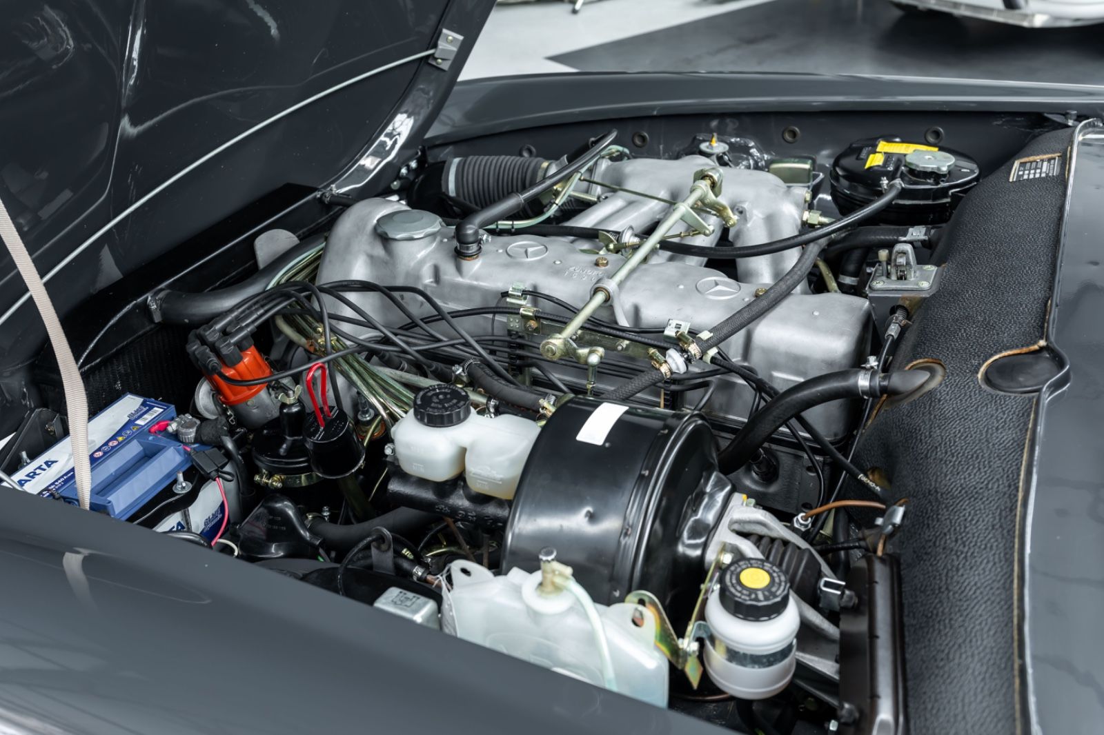 Fahrzeugabbildung Mercedes-Benz 230SL Pagode I Voll Restauriert I Becker Radio