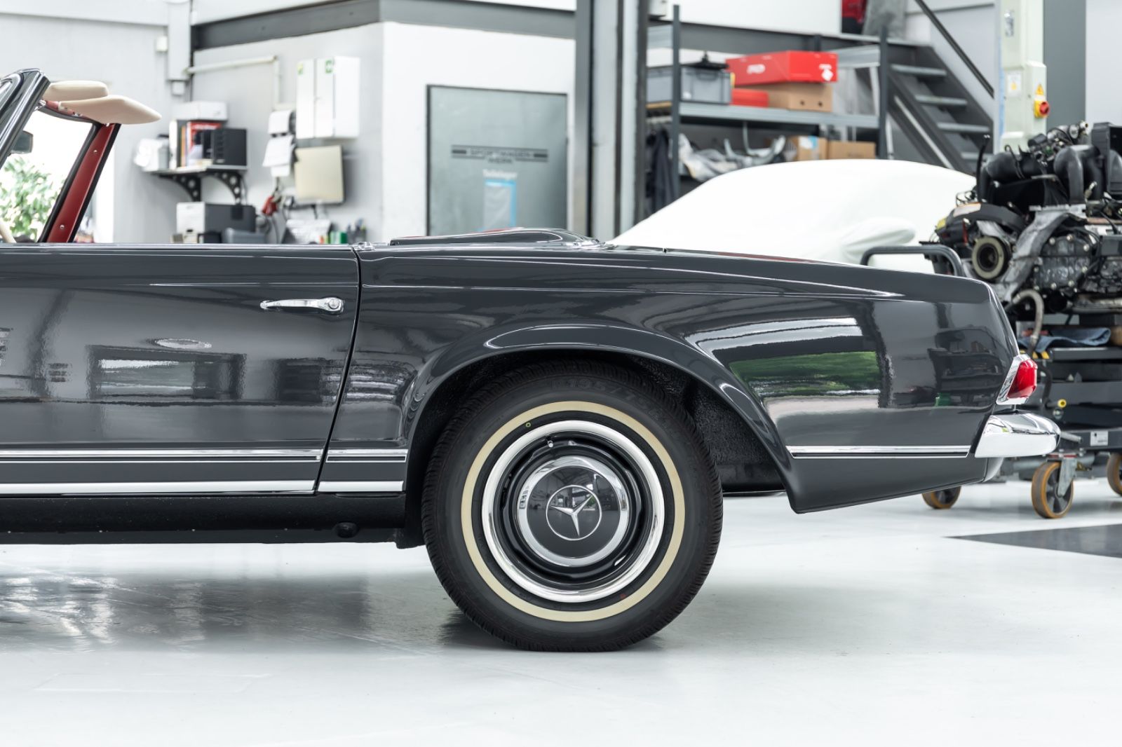 Fahrzeugabbildung Mercedes-Benz 230SL Pagode I Voll Restauriert I Becker Radio