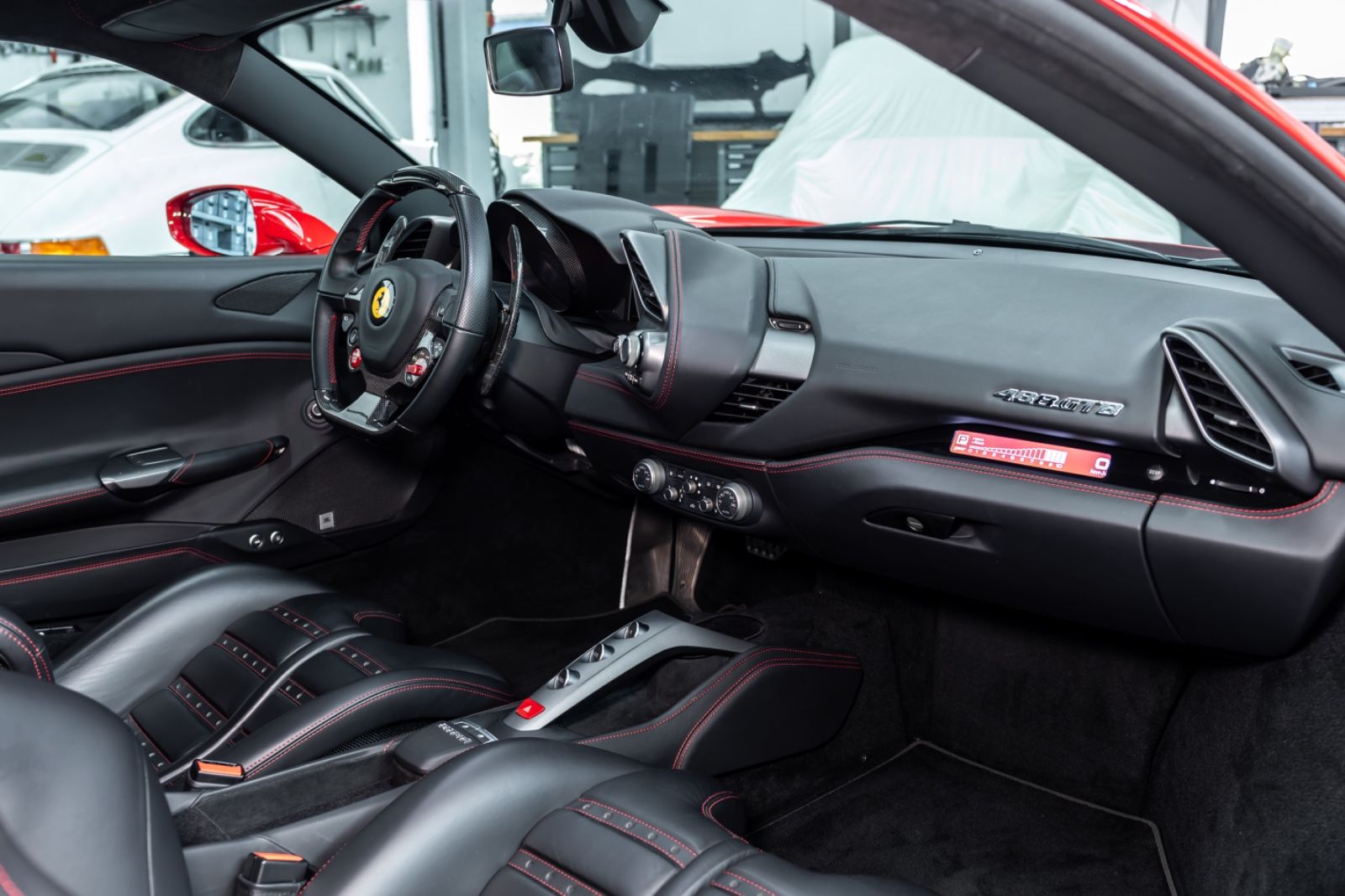 Fahrzeugabbildung Ferrari 488 GTB I Racing Seats I JBL I Carbon I Lift