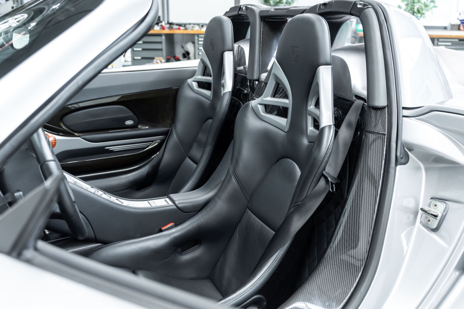 Fahrzeugabbildung Porsche Carrera GT I 5.000km I 1. Hand I Deutschland