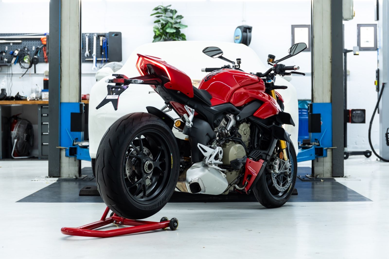 Fahrzeugabbildung Ducati Streetfighter V4 S I Ducati Approved I 1. Hand
