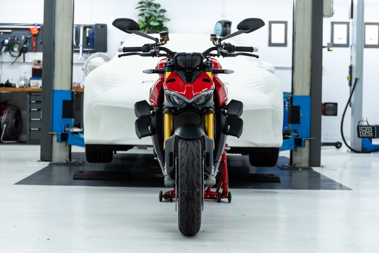Fahrzeugabbildung Ducati Streetfighter V4 S I Ducati Approved I 1. Hand