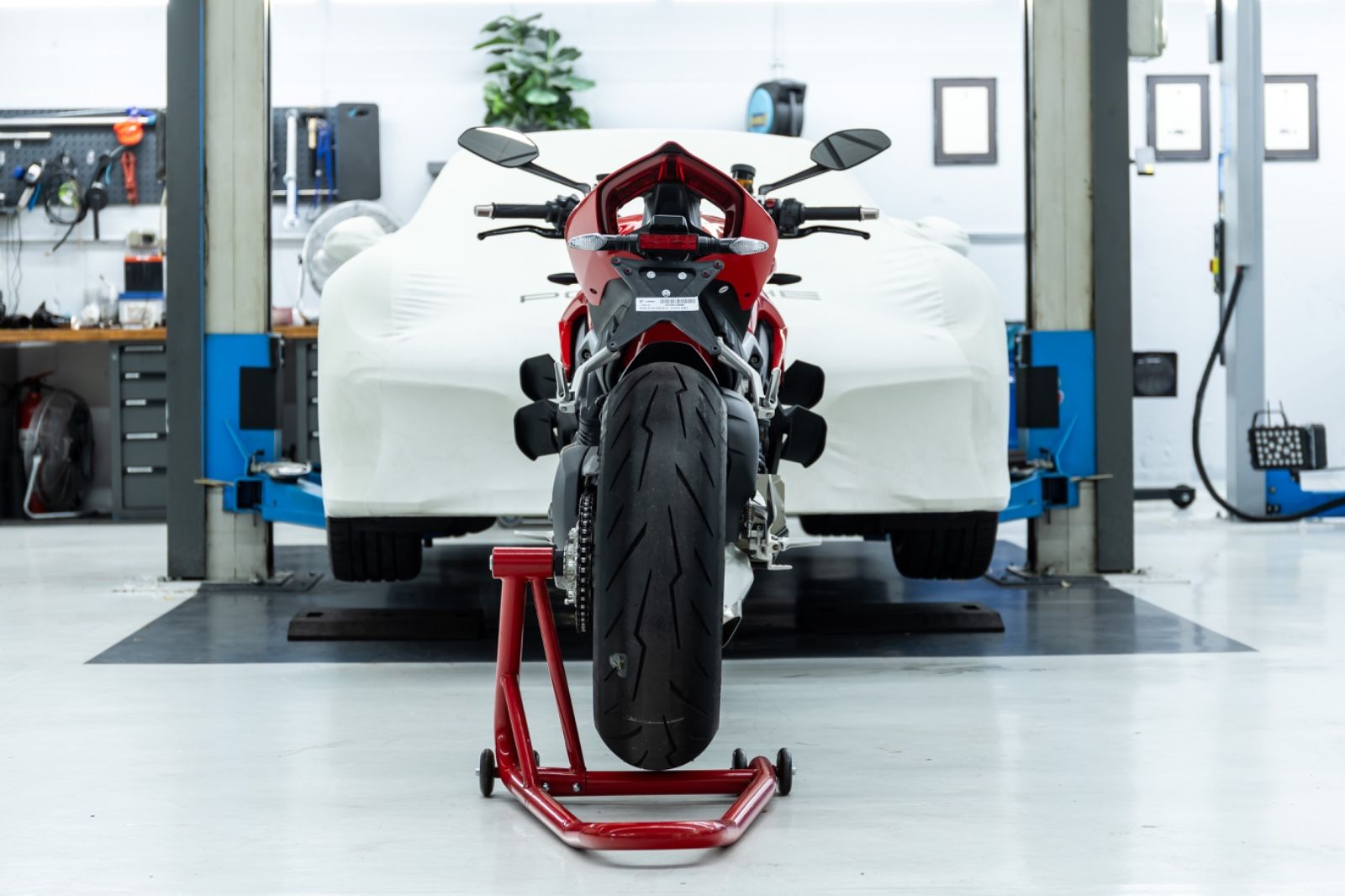 Fahrzeugabbildung Ducati Streetfighter V4 S I Ducati Approved I 1. Hand