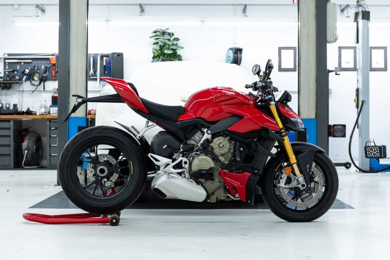 Fahrzeugabbildung Ducati Streetfighter V4 S I Ducati Approved I 1. Hand