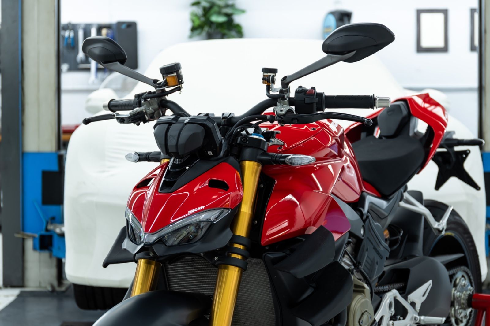 Fahrzeugabbildung Ducati Streetfighter V4 S I Ducati Approved I 1. Hand