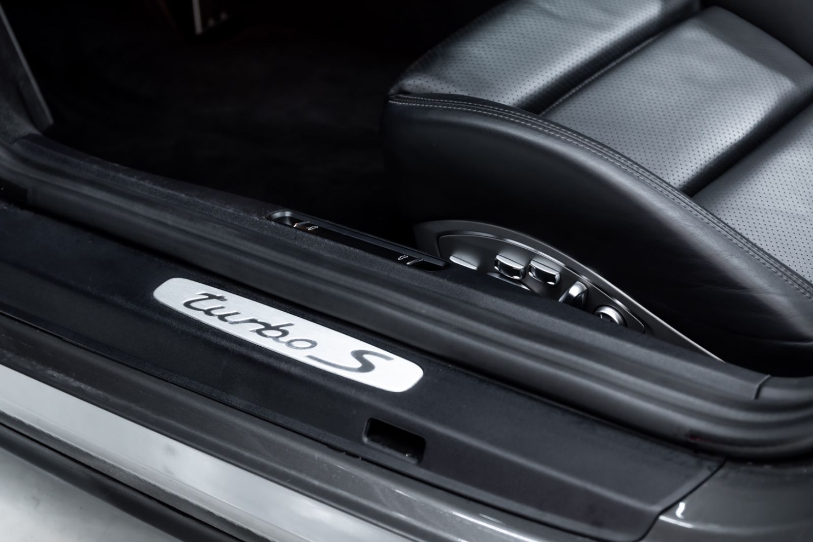 Fahrzeugabbildung Porsche 911 Turbo S Cabriolet I PDLS+ I 18 Wege I 2.Hand