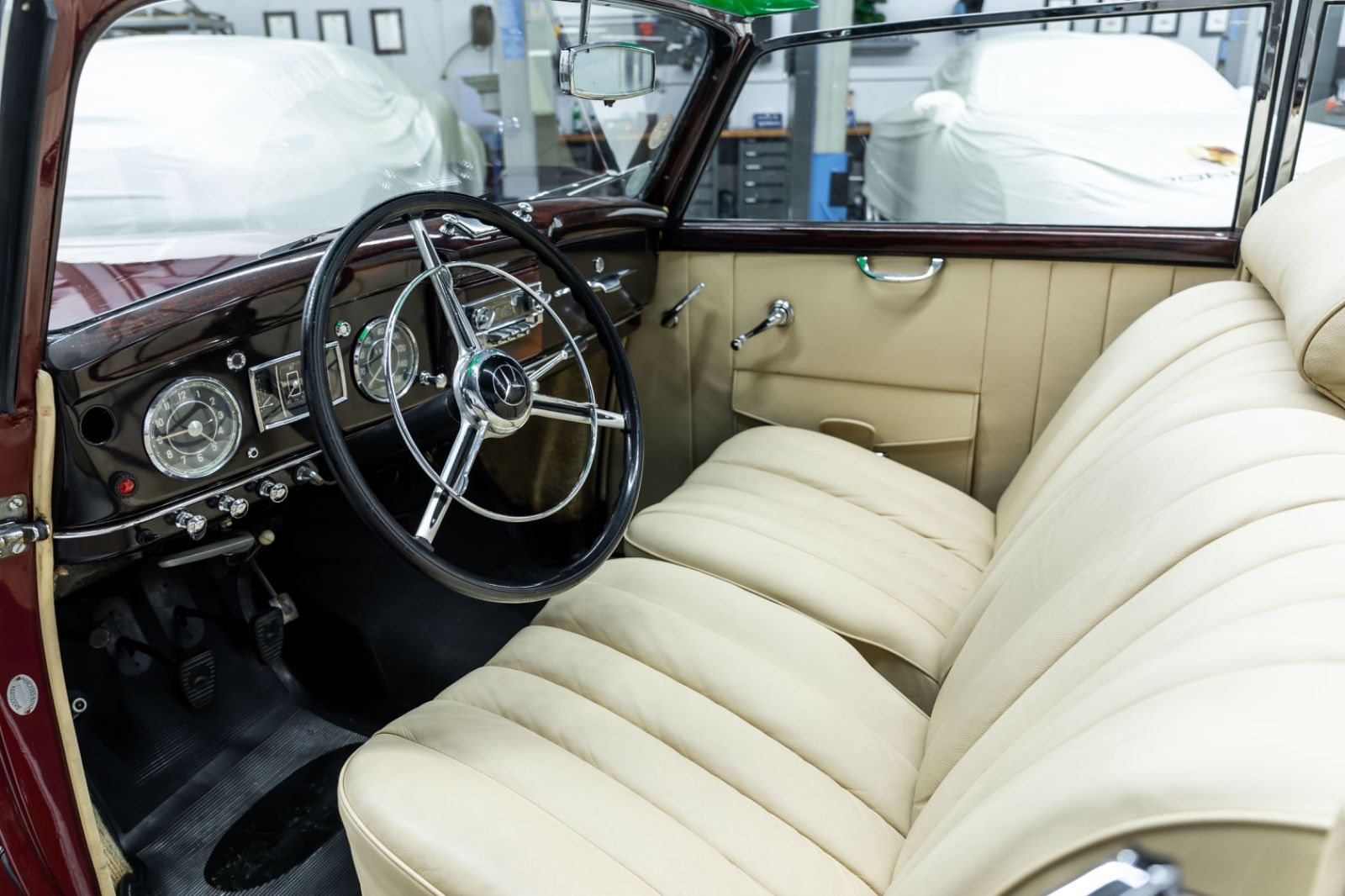 Fahrzeugabbildung Mercedes-Benz 220 B Cabriolet W187 I Deutsches KFZ