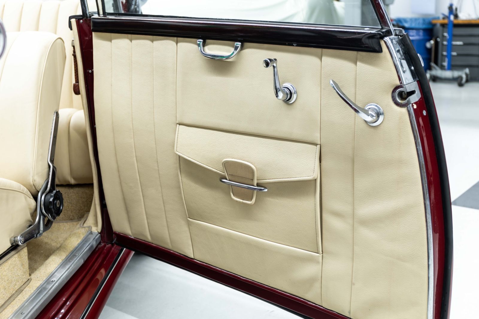 Fahrzeugabbildung Mercedes-Benz 220 B Cabriolet W187 I Deutsches KFZ