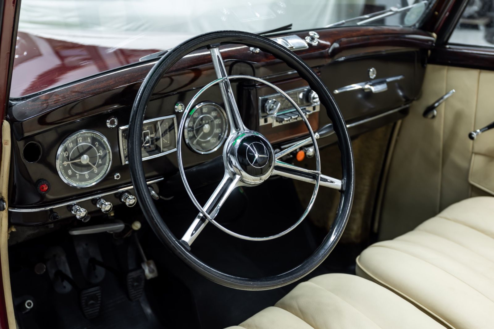 Fahrzeugabbildung Mercedes-Benz 220 B Cabriolet W187 I Deutsches KFZ