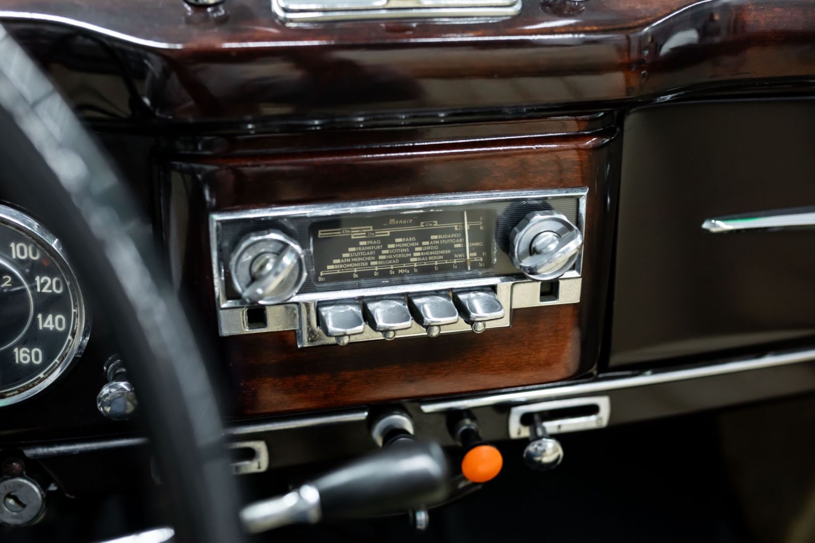 Fahrzeugabbildung Mercedes-Benz 220 B Cabriolet W187 I Deutsches KFZ