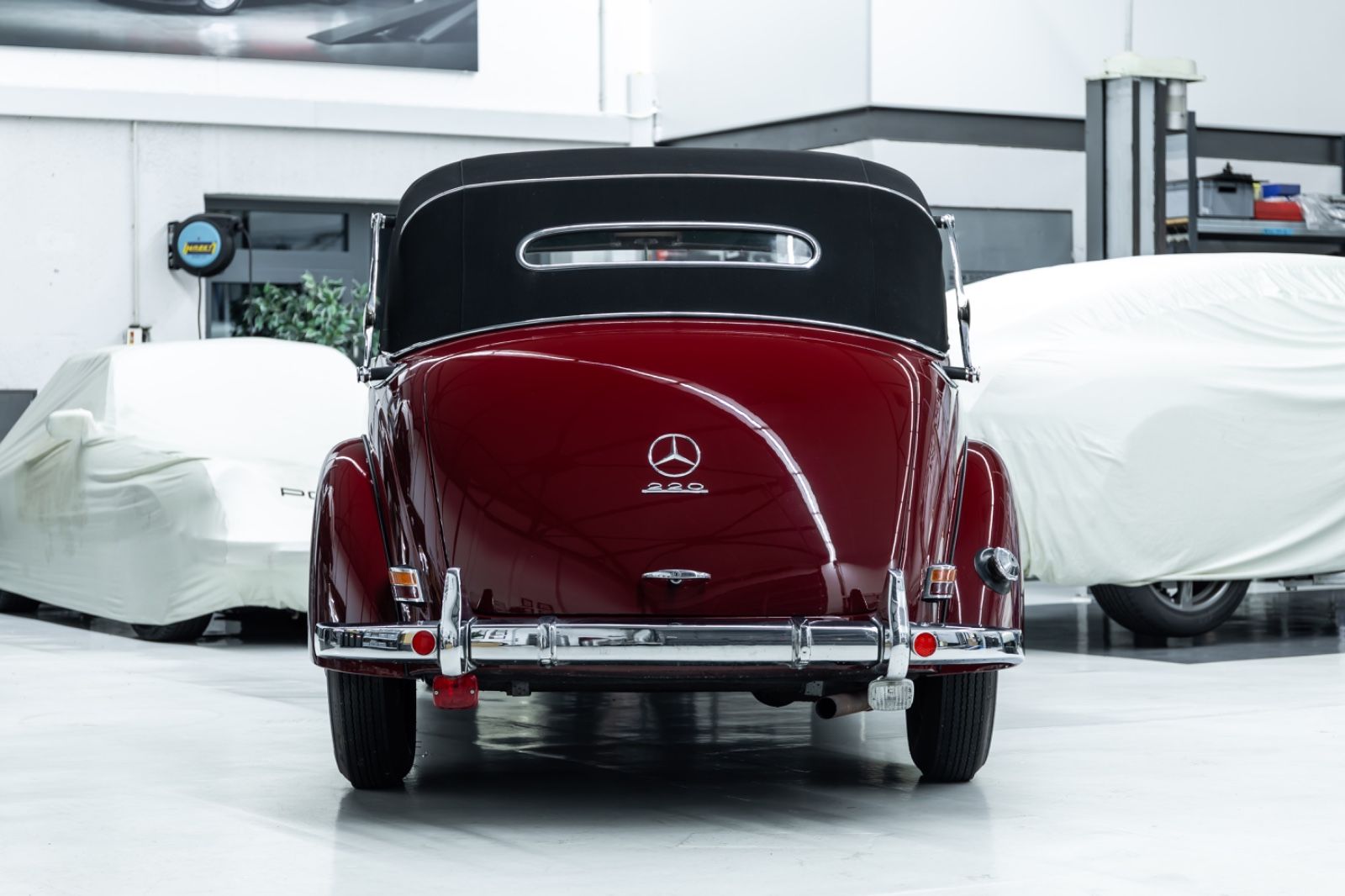 Fahrzeugabbildung Mercedes-Benz 220 B Cabriolet W187 I Deutsches KFZ