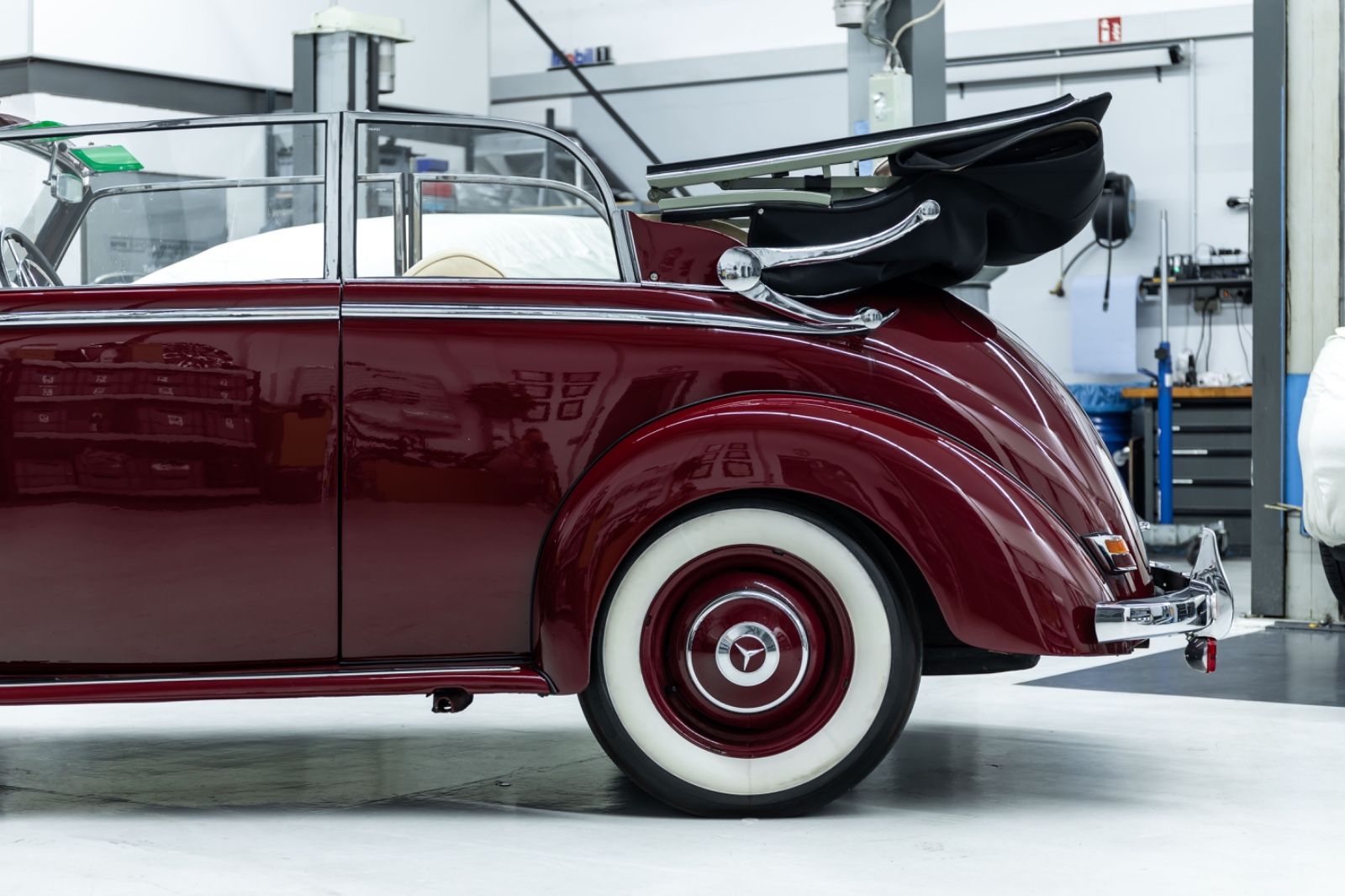 Fahrzeugabbildung Mercedes-Benz 220 B Cabriolet W187 I Deutsches KFZ