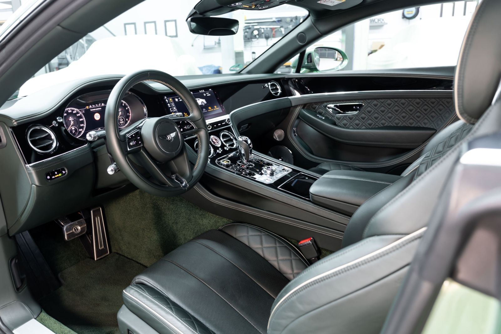 Fahrzeugabbildung Bentley Continental GT Blackline I Carbon Aerokit I BRD