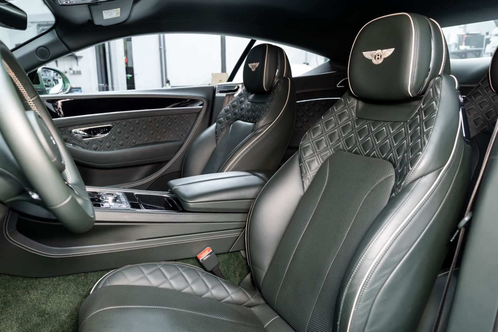 Fahrzeugabbildung Bentley Continental GT Blackline I Carbon Aerokit I BRD