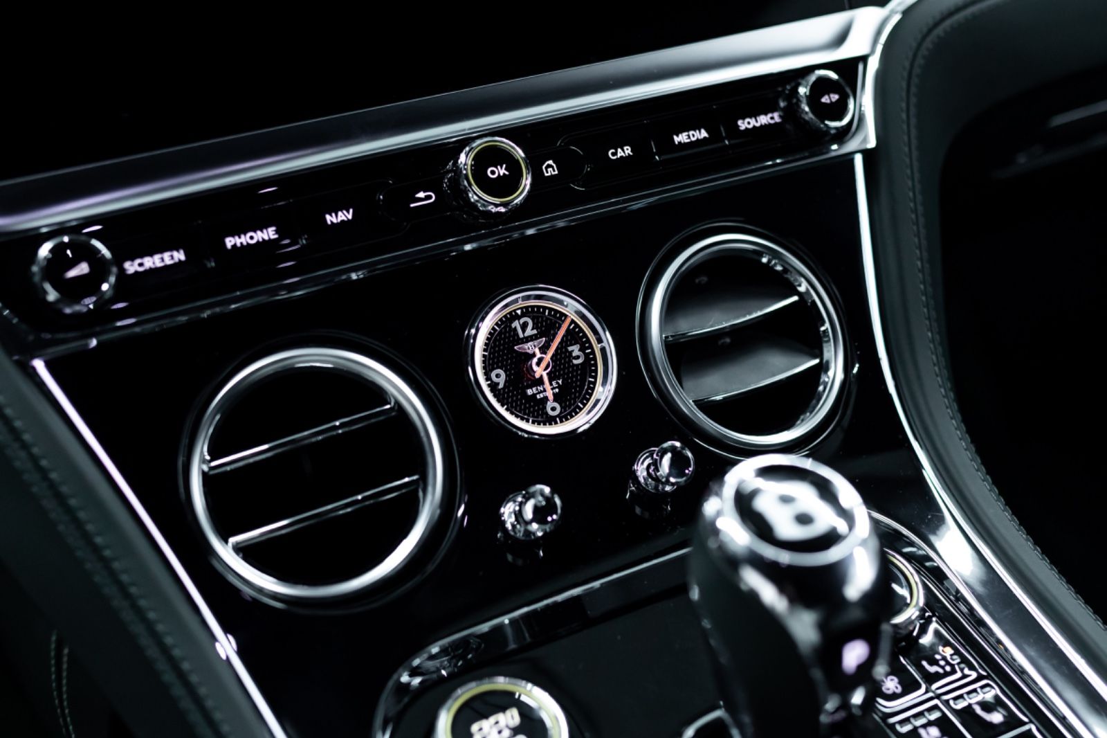 Fahrzeugabbildung Bentley Continental GT Blackline I Carbon Aerokit I BRD