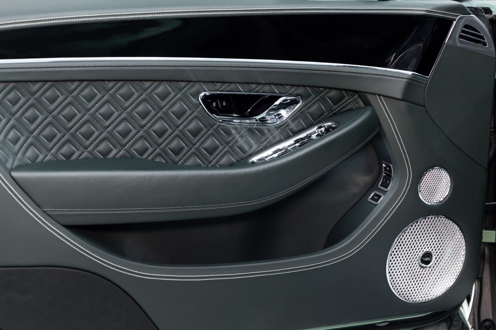 Fahrzeugabbildung Bentley Continental GT Blackline I Carbon Aerokit I BRD