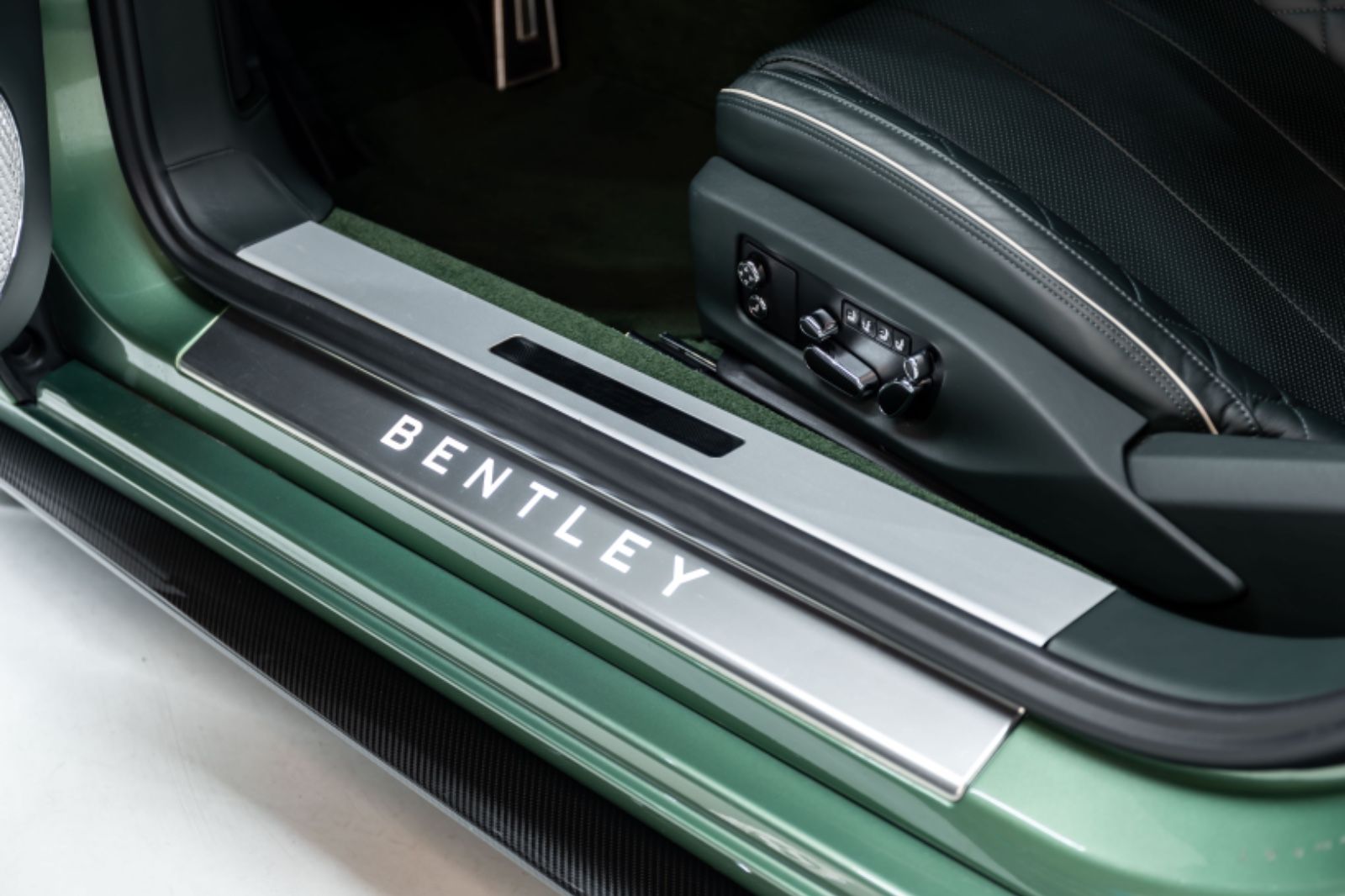Fahrzeugabbildung Bentley Continental GT Blackline I Carbon Aerokit I BRD