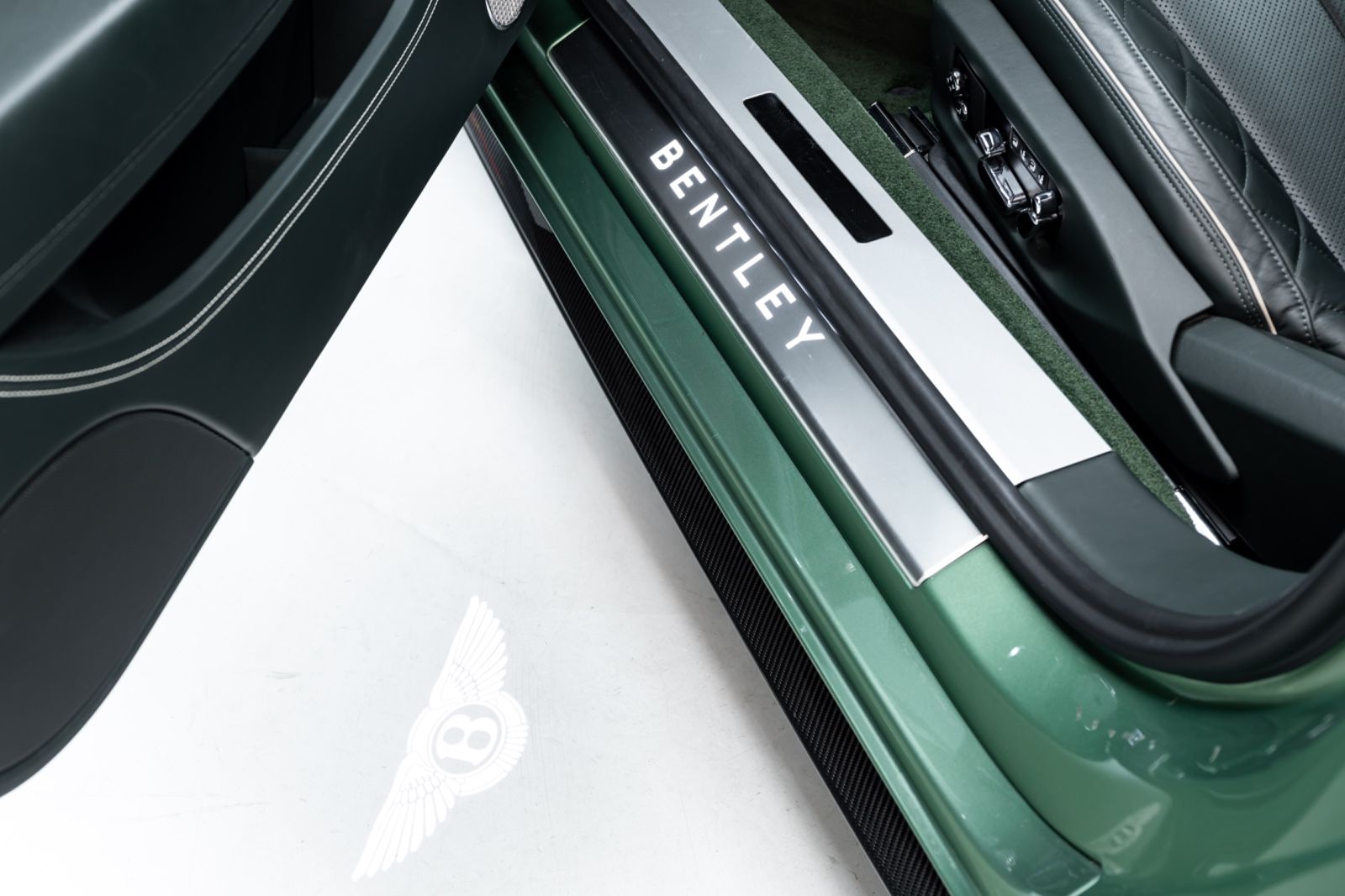 Fahrzeugabbildung Bentley Continental GT Blackline I Carbon Aerokit I BRD