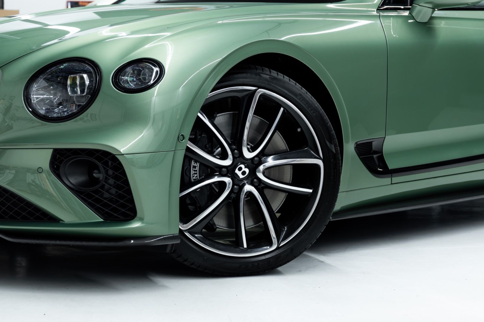 Fahrzeugabbildung Bentley Continental GT Blackline I Carbon Aerokit I BRD