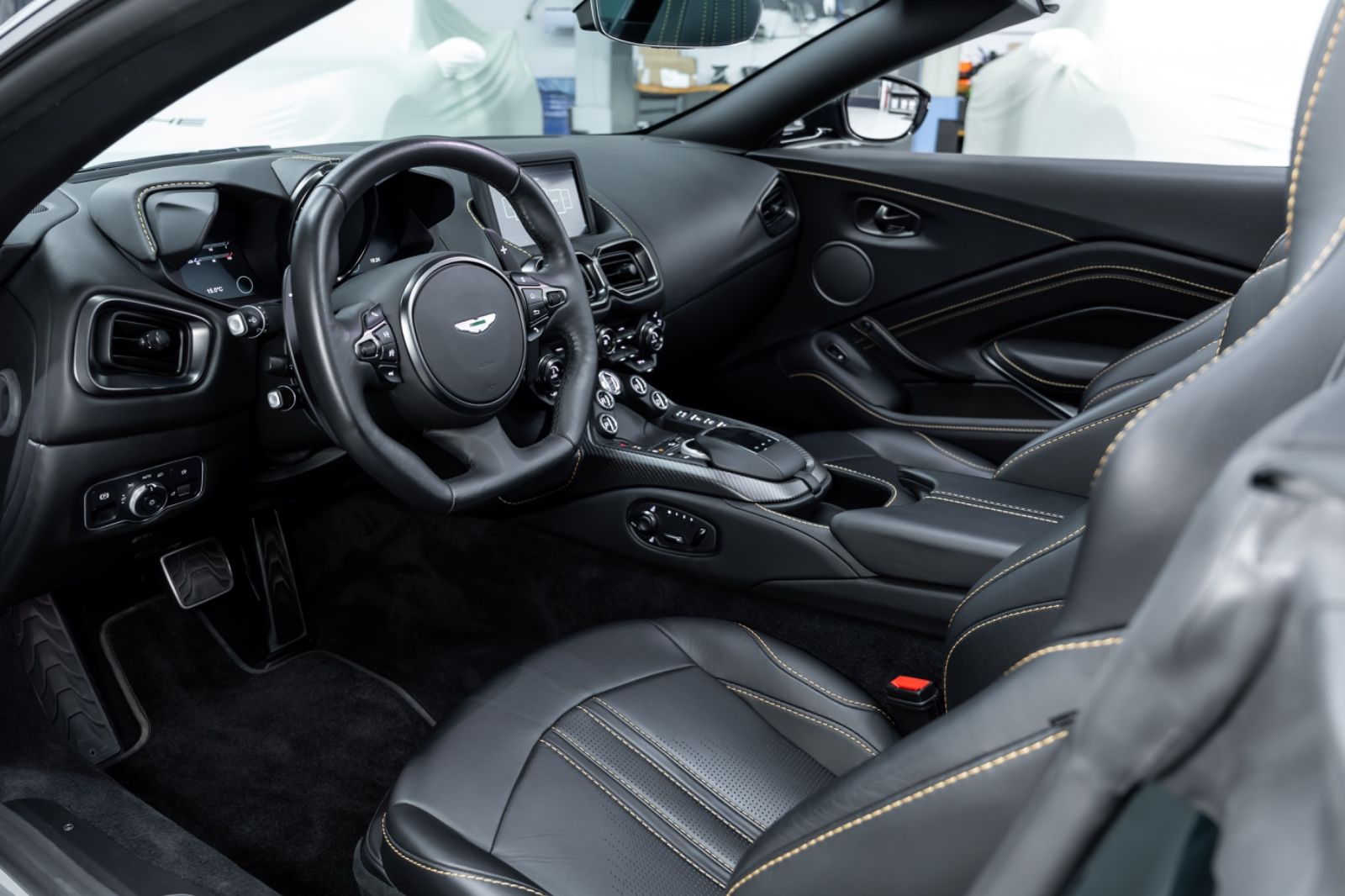 Fahrzeugabbildung Aston Martin V8 Vantage Roadster I B&0 I 360° I 1. Hd I BRD