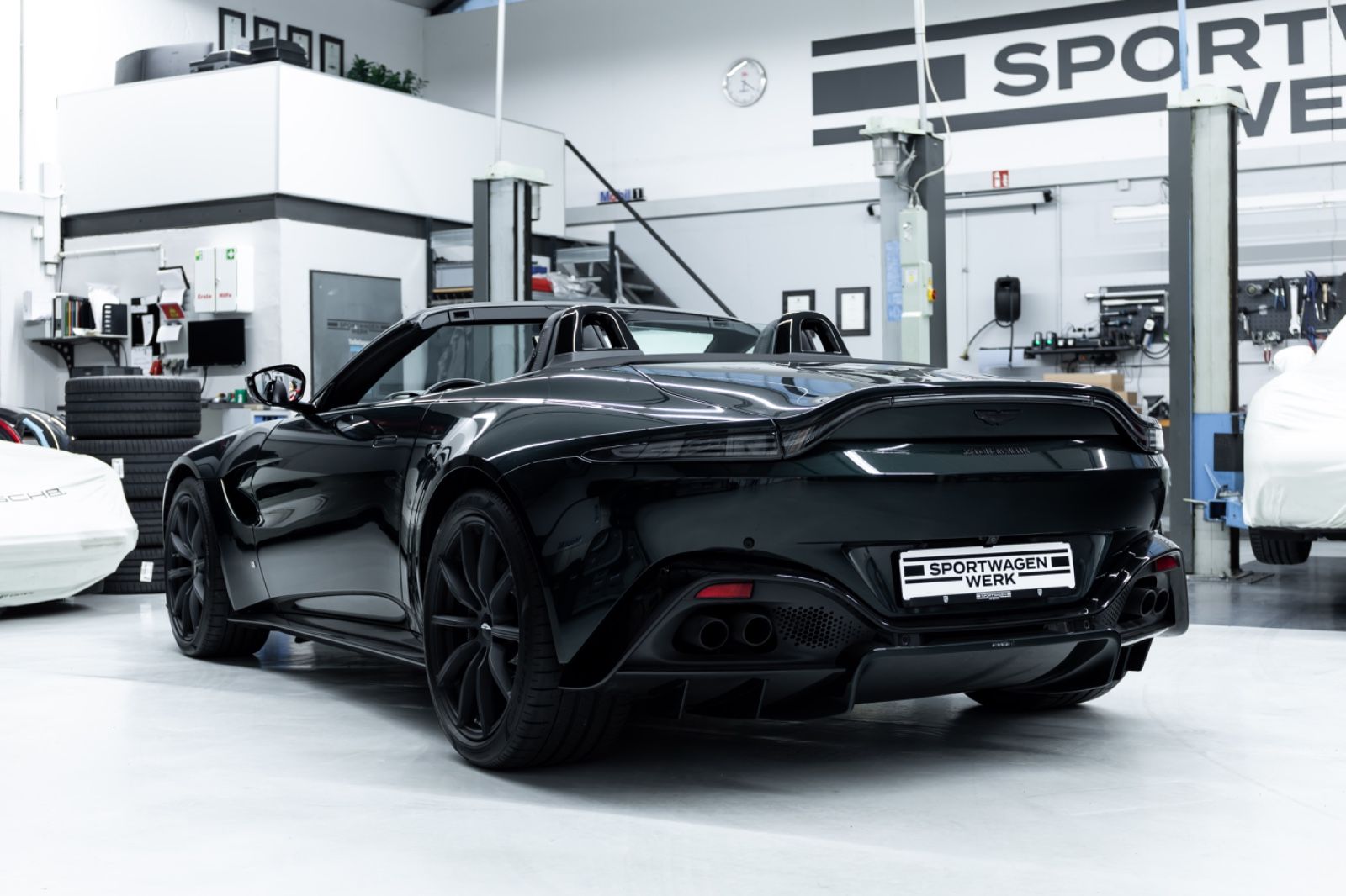 Fahrzeugabbildung Aston Martin V8 Vantage Roadster I B&0 I 360° I 1. Hd I BRD