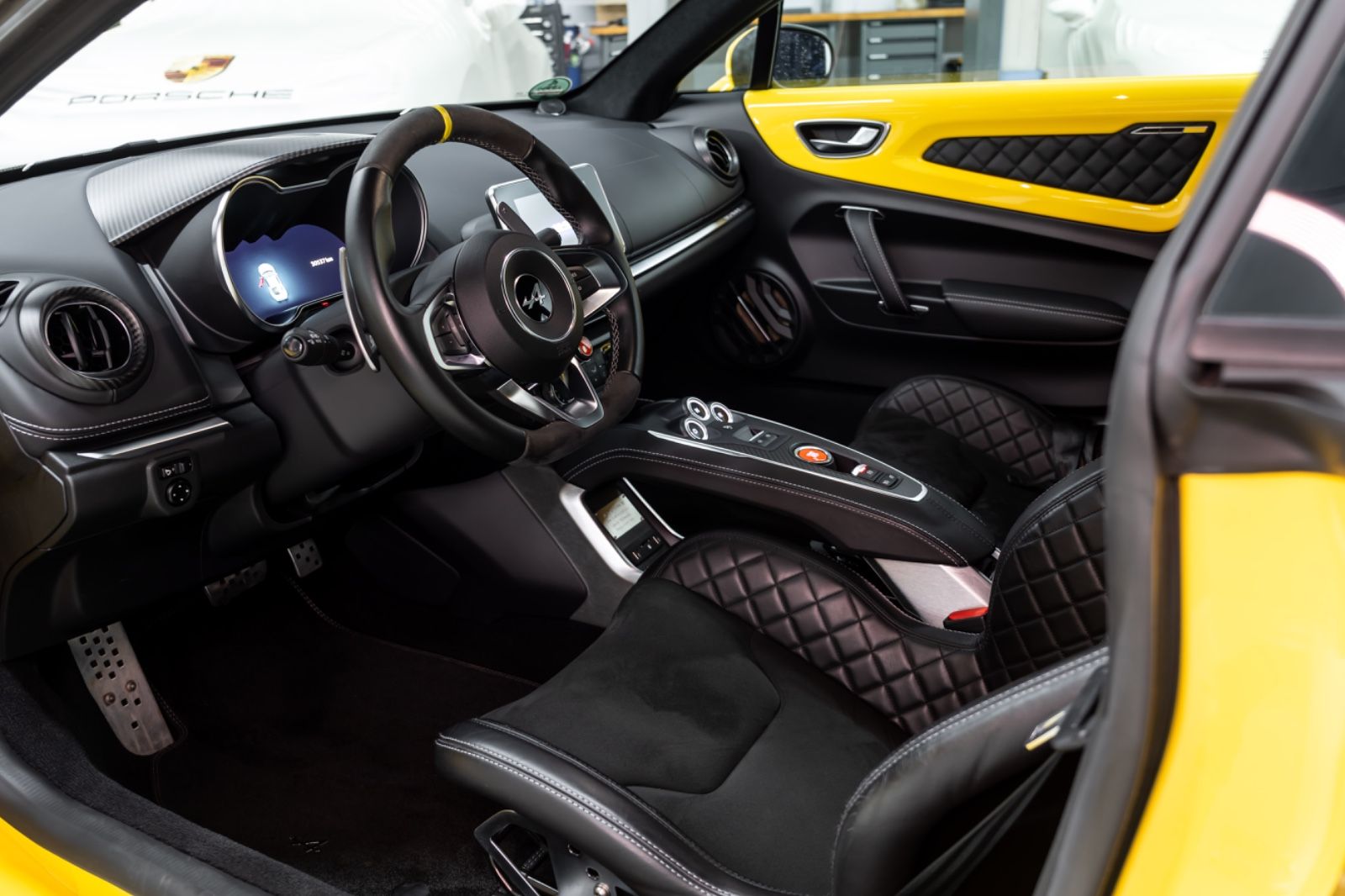 Fahrzeugabbildung Renault A110 S Color Edition I K&W I Carbon I 1. Hand