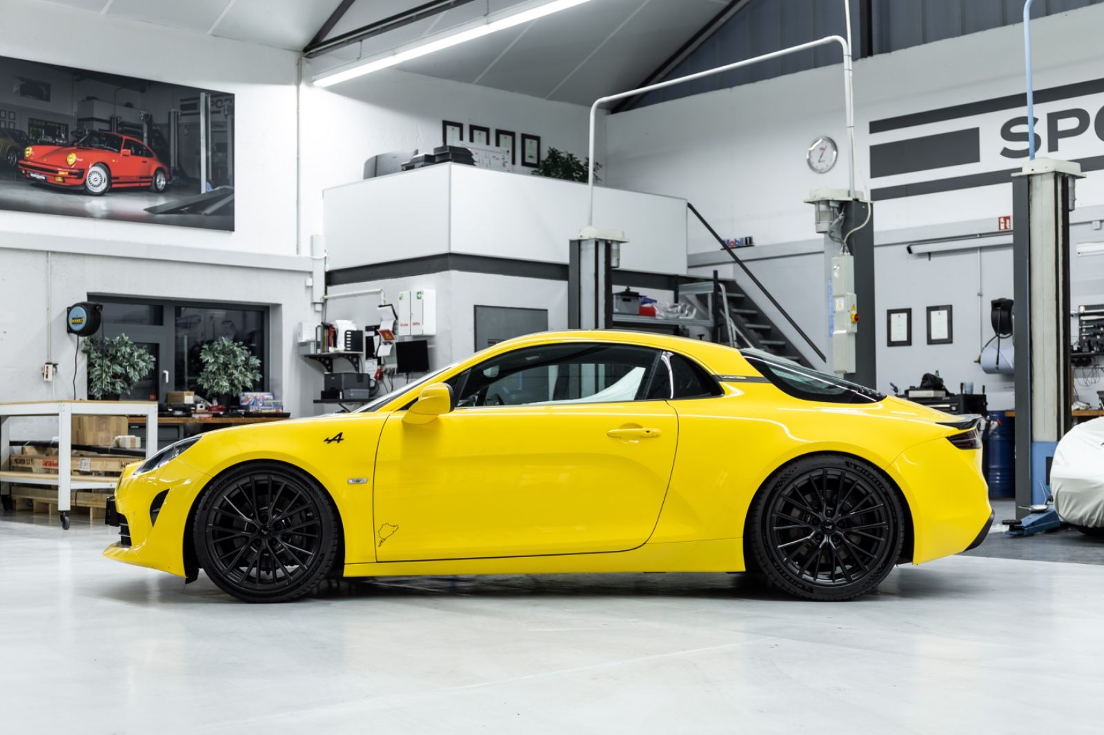 Fahrzeugabbildung Renault A110 S Color Edition I K&W I Carbon I 1. Hand