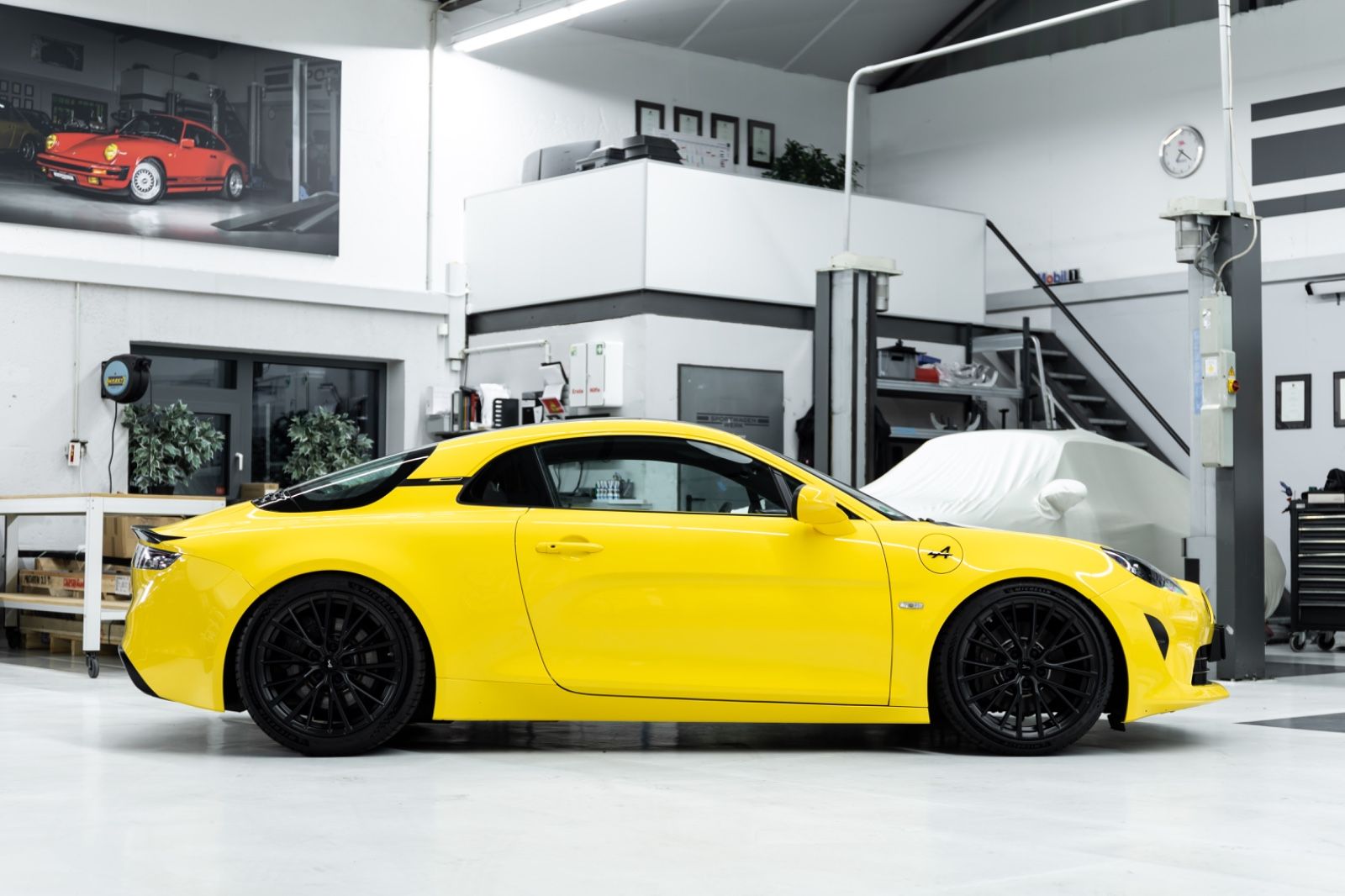 Fahrzeugabbildung Renault A110 S Color Edition I K&W I Carbon I 1. Hand