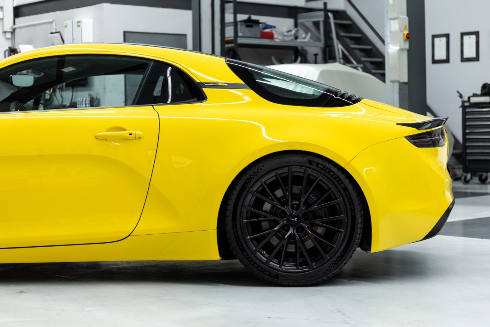 Fahrzeugabbildung Renault A110 S Color Edition I K&W I Carbon I 1. Hand