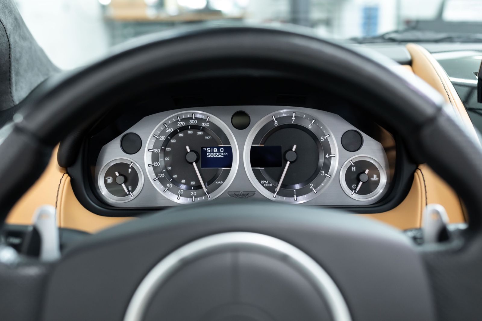 Fahrzeugabbildung Aston Martin V8 Vantage Roadster I Deutsches KFZ I 1a Zustand