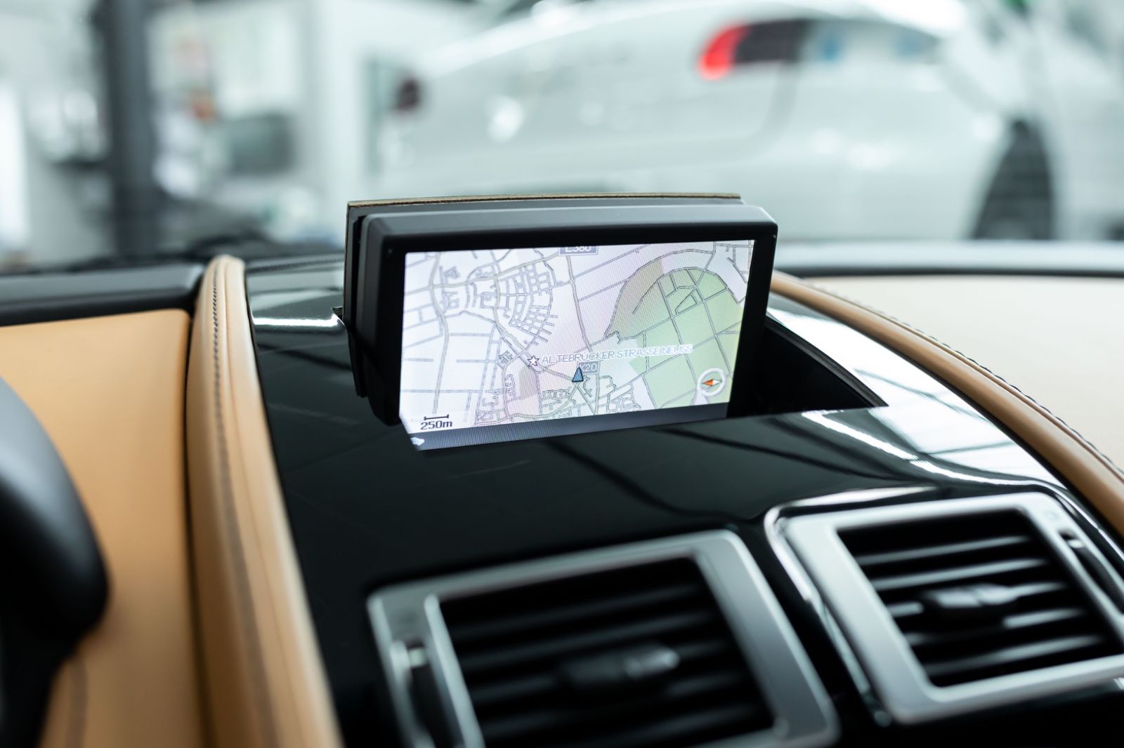 Fahrzeugabbildung Aston Martin V8 Vantage Roadster I Deutsches KFZ I 1a Zustand