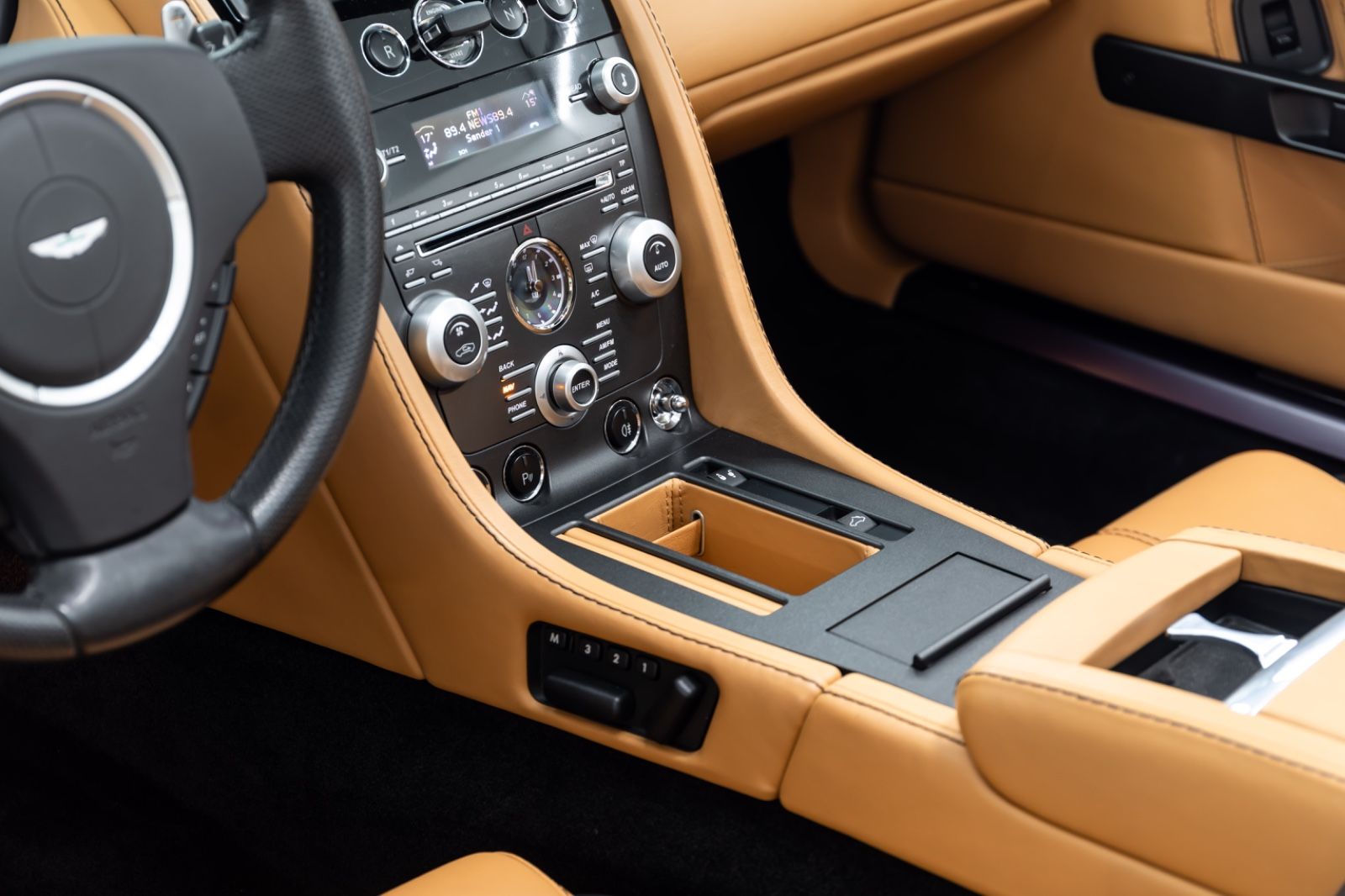 Fahrzeugabbildung Aston Martin V8 Vantage Roadster I Deutsches KFZ I 1a Zustand