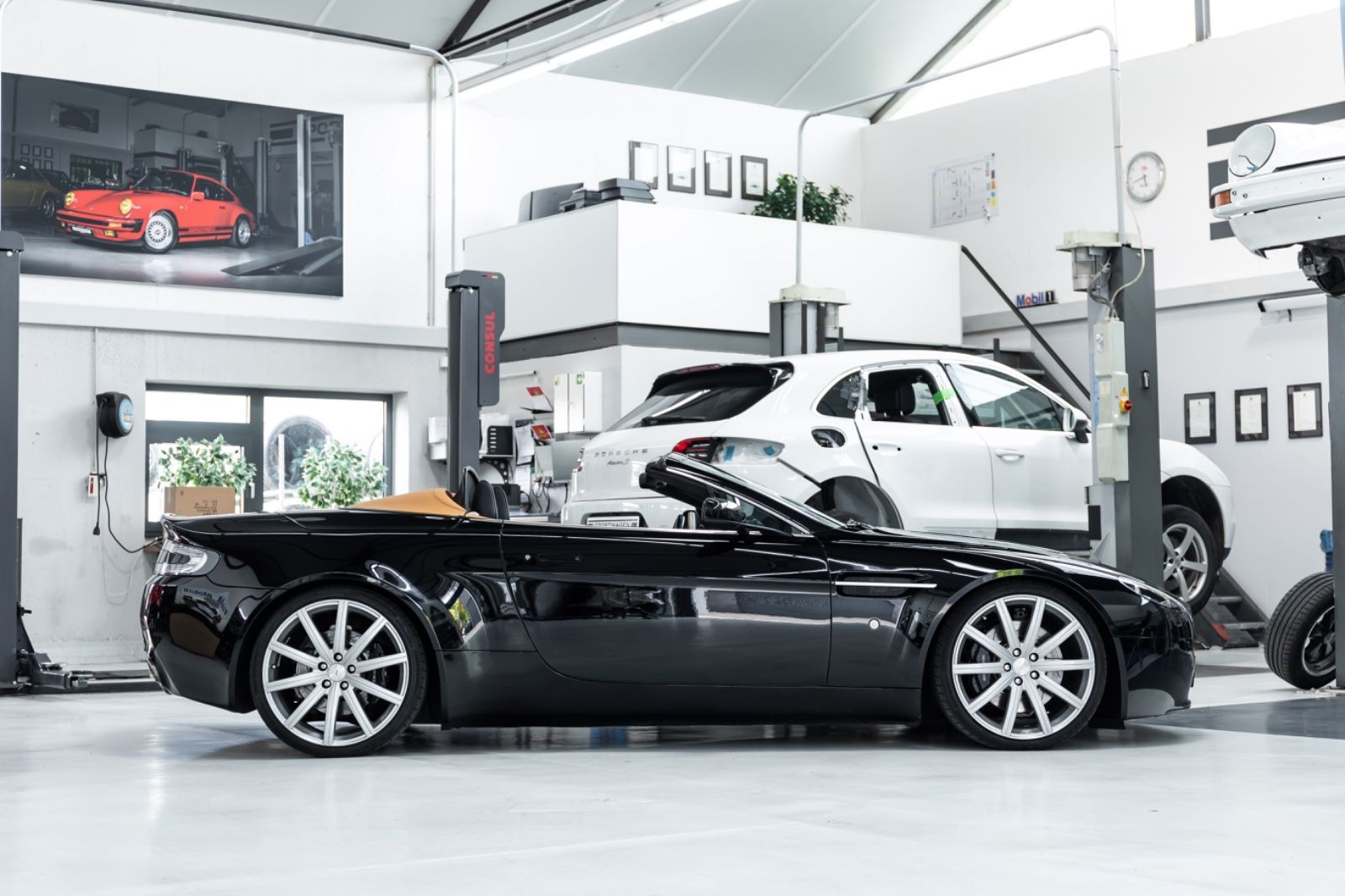 Fahrzeugabbildung Aston Martin V8 Vantage Roadster I Deutsches KFZ I 1a Zustand