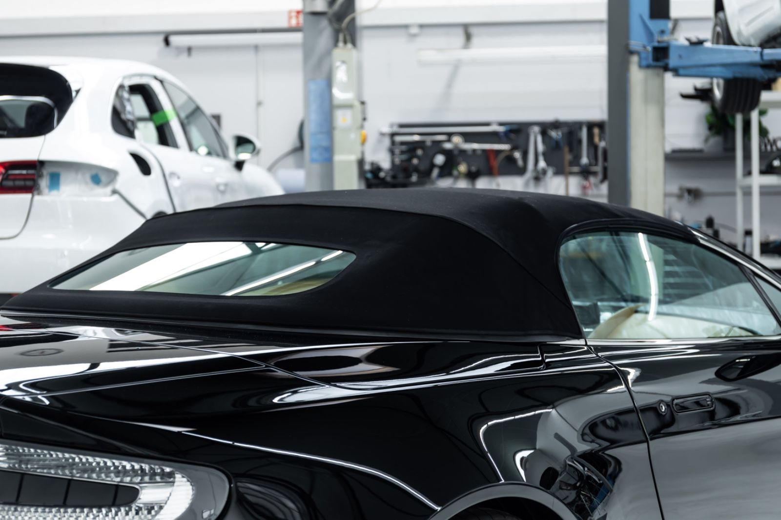 Fahrzeugabbildung Aston Martin V8 Vantage Roadster I Deutsches KFZ I 1a Zustand