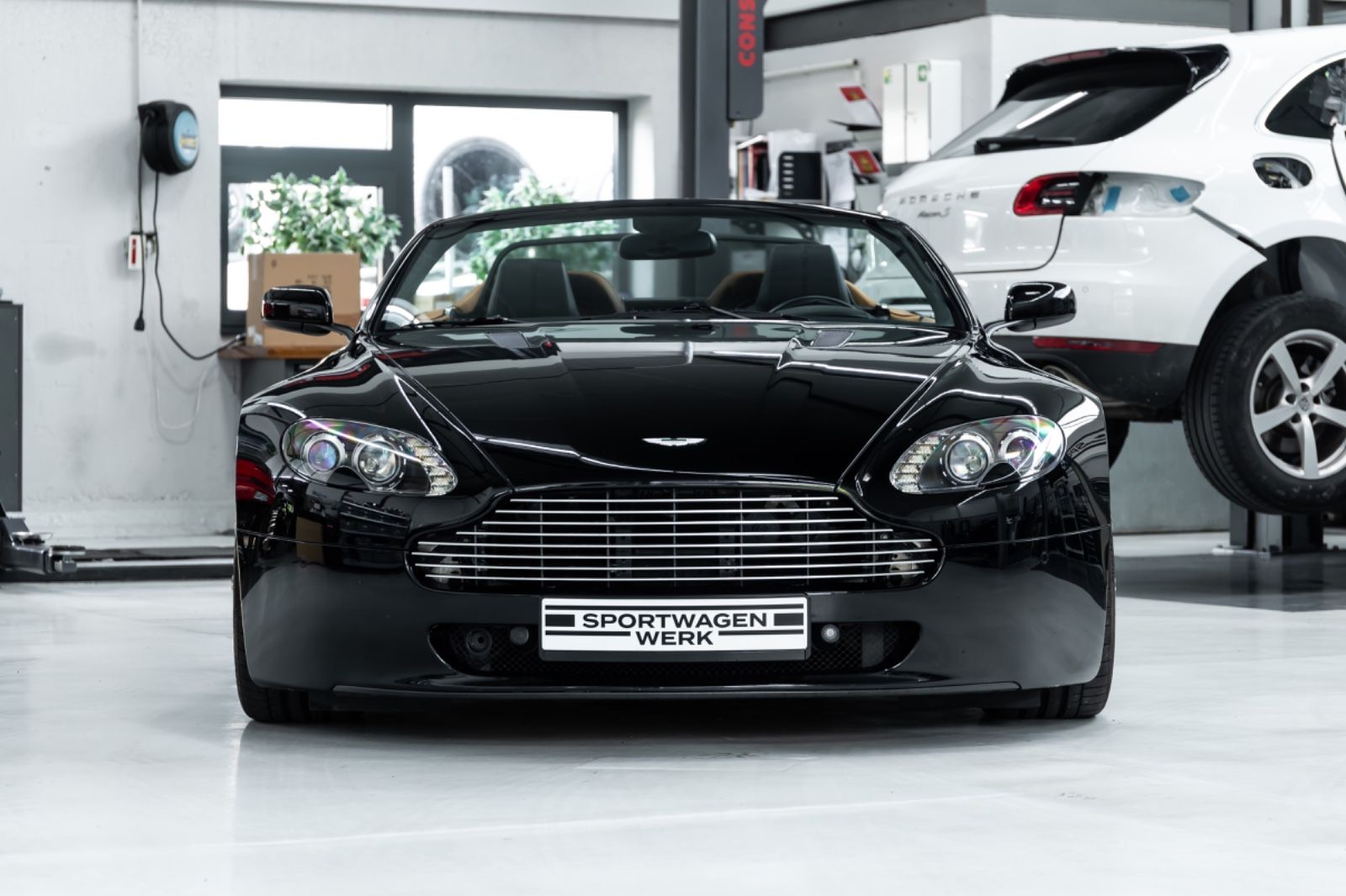 Fahrzeugabbildung Aston Martin V8 Vantage Roadster I Deutsches KFZ I 1a Zustand