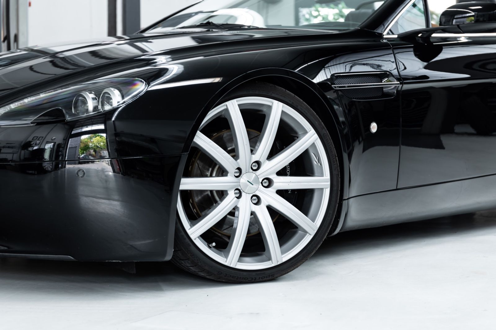 Fahrzeugabbildung Aston Martin V8 Vantage Roadster I Deutsches KFZ I 1a Zustand