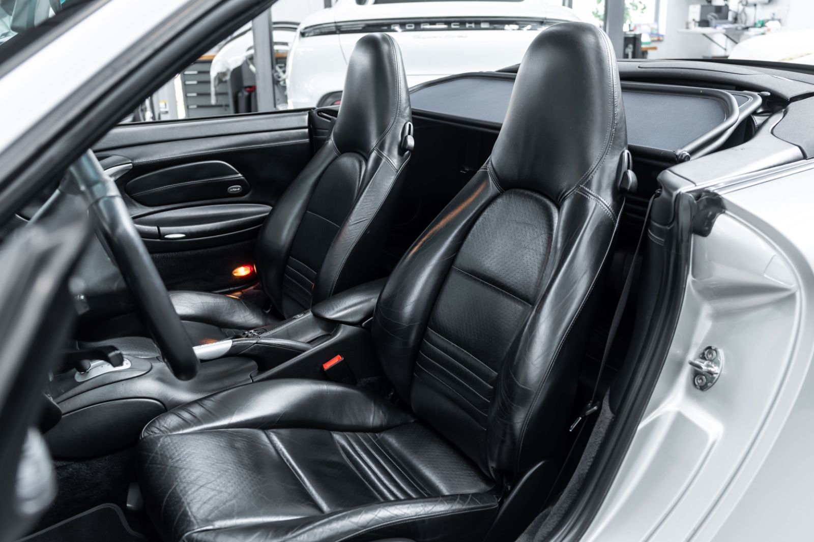 Fahrzeugabbildung Porsche 996 I 911 Carrera Cabriolet I 2. Hand I AT-Motor